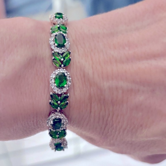C - Emerld and Diamond CZ flower Tennis bracelet 925 Sterling silver 7 1/2 i… - Picture 1 of 10